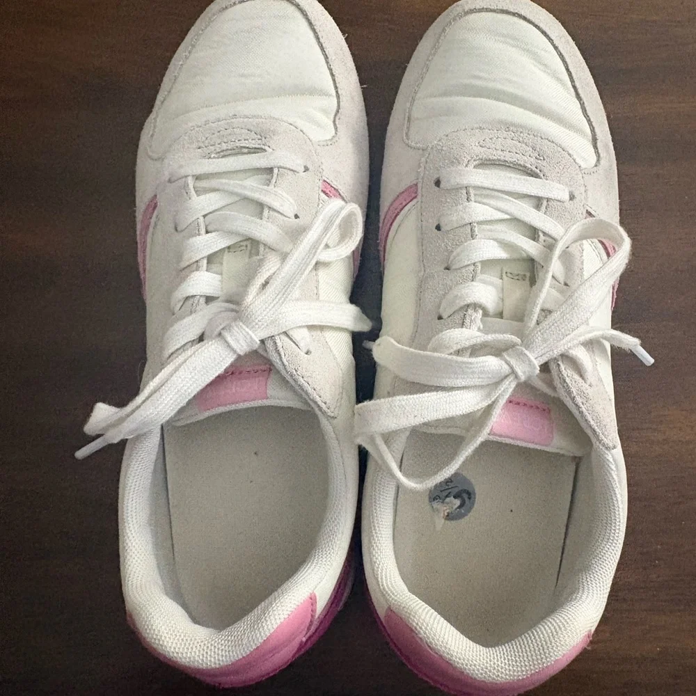 Womens 9.5 retro tennis shoes Sneakers White Leather Lace Up Casual Low Top